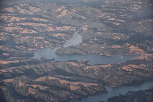 シャボット湖とサンレアンドロ貯水池サンフランシスコとサンノゼの近くの飛行機からの空中ビュー カリフォルニアだ アメリカ — ストック写真