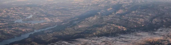 从旧金山和圣何塞附近的飞机上俯瞰Chabot湖和上San Leandro水库 — 图库照片