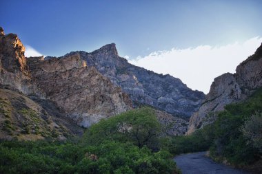 Kyhv Peak 'in adı aşağılayıcı Squaw Dağı' ndan alındı. Yürüyüş yolundan manzara, Wasatch Range, Provo, Utah. Birleşik Devletler.