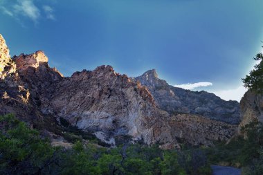Kyhv Peak 'in adı aşağılayıcı Squaw Dağı' ndan alındı. Yürüyüş yolundan manzara, Wasatch Range, Provo, Utah. Birleşik Devletler.