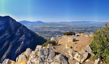 Kyhv Peak Utah Vadisi manzarası, geçenlerde Y Dağı tarafından yeniden adlandırıldı, Timpanogos Dağı Wasatch Sıradağları. Amerika. 