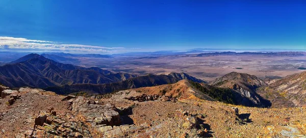 Deseret Peak观赏犹他州Oquirrh山山脉落基山脉的Stansbury山登山 — 图库照片