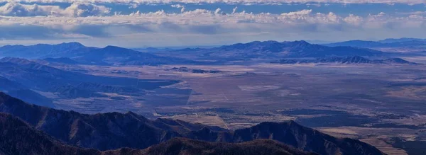 Deseret Peak观赏犹他州Oquirrh山山脉落基山脉的Stansbury山登山 — 图库照片