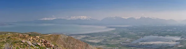 stock image Utah Lake from West Lake Mountain Peak hiking trail views by Radio Towers and Observatory, Wasatch Front Rocky Mountains, Provo, Utah. USA.