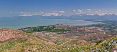 West Lake Mountain Peak yürüyüş yolu manzarası Radyo Kuleleri ve Gözlemevi, Wasatch Front Rocky Dağları, Provo, Utah. ABD.