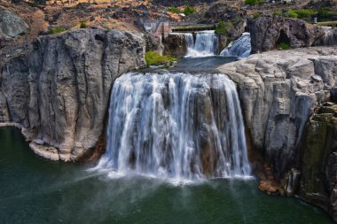 Snake River 'daki Shoshone Şelalesi yürüyüş parkurundan izleniyor. Pillar Falls 'dan Twin Falls, Milner Dam Idaho. ABD