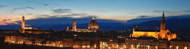 Floransa, gün batımında Piazzale Michelangelo 'dan, İtalya' nın Toskana bölgesinin başkenti, Duomo, Ponte Vecchio River Arno Rönesans Sanat ve Mimarlık Merkezi, İtalya. Avrupa.