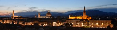 Floransa, gün batımında Piazzale Michelangelo 'dan, İtalya' nın Toskana bölgesinin başkenti, Duomo, Ponte Vecchio River Arno Rönesans Sanat ve Mimarlık Merkezi, İtalya. Avrupa.