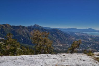 Lone Peak Jacobs Merdiveni yürüyüş parkurundan Timpanogos Dağı, Wasatch Rocky Dağları, Utah, ABD. 2023