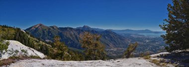 Lone Peak Jacobs Merdiveni yürüyüş parkurundan Timpanogos Dağı, Wasatch Rocky Dağları, Utah, ABD. 2023