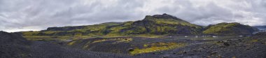 İzlanda Atlantik 'in güney kıyısındaki Katla Geopark' ta solheimajokull buzulu. Haziran 2024 Güney buzul dili Myrdalsjokull buzulu, Vik köyü, İzlanda, Avrupa