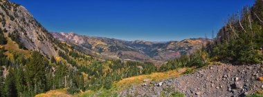 Box Elder Peak yürüyüş manzarası, American Fork Canyon 'dan. Lone Peak, Timpanogos Dağı, Wasatch Sıradağları Rocky Dağları, Utah, ABD.