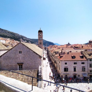 Güzel Dubrovnik ve onun mimari anıtları sıcak yaz boyunca