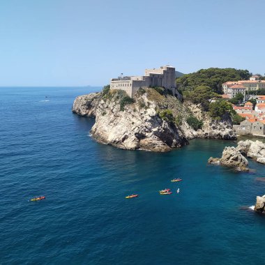 Güzel Dubrovnik ve onun mimari anıtları sıcak yaz boyunca