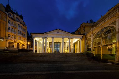 Kışın Cross Pavyonu - Marianske Lazne Advent (Marienbad) - Çek Cumhuriyeti 'nin (Karlovy Vary bölgesi) batı kesimindeki ünlü spa kasabası, Avrupa