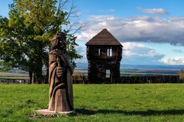 Podborany, Çek Cumhuriyeti - 20 Eylül 2022: Podborany yakınlarındaki Rubn Tepesi, özellikle Erken Taş Devri 'nden Demir Çağı' na kadar yaklaşık dört bin yıldır yaşamaktadır..