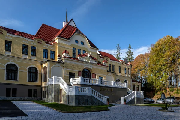 Marianske Lazne Czechy Października 2022 Odnowiony Budynek Zabytkowego Hotelu Krakonos — Zdjęcie stockowe