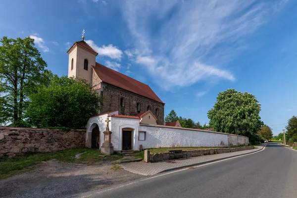 Potvorov Daki Aziz Niklas Kilisesi Daha Sonra Barok Ilaveleriyle Güçlendirilmiş — Stok fotoğraf