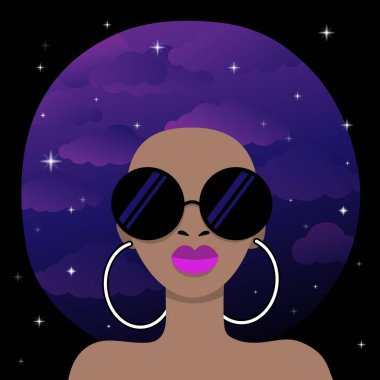 Uzayın değişken mor bulutları ve gökyüzü saçlarında yıldızlarla siyah bir kadın. Siyah arka planda küpeleri olan Afrikalı Amerikalı bir kadının stilize edilmiş portresi. Ticari ve tişört baskısı için vektör illüstrasyonuName