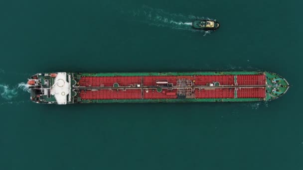 Widok Góry Zbiornikowiec Morzu Pływający Kierunku Portu Duży Statek Towarzyszy — Wideo stockowe