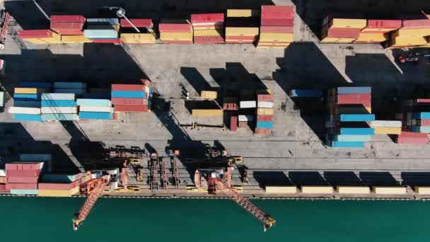 Luchtfoto Van Vrachtcontainers Havenkranen Zeehaven Vervoer Van Goederen Zee — Stockvideo