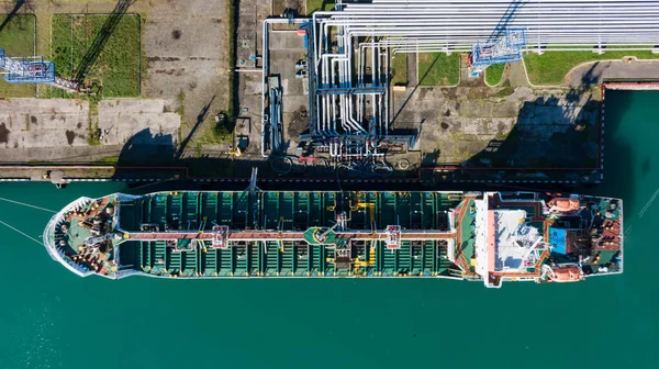 Tankowiec Nabrzeżu Porcie Morskim Tankuje Przemysł Naftowy Gazowy Handel Międzynarodowy — Zdjęcie stockowe