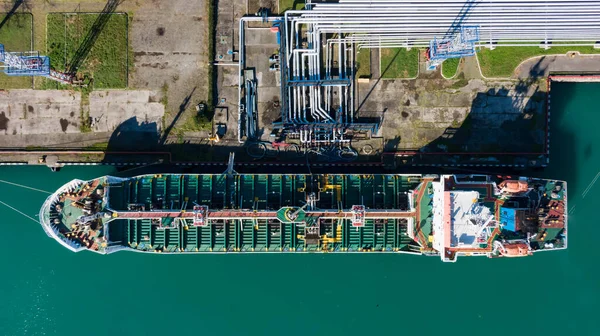 Нефтяной Танкер Причале Морского Порта Заправляет Вид Воздуха Нефтегазовая Промышленность Стоковая Картинка