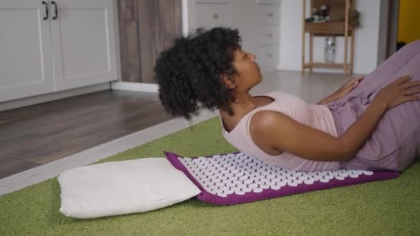 African American Woman Sore Back Lies Massage Prickly Mat Floor — Stock Video
