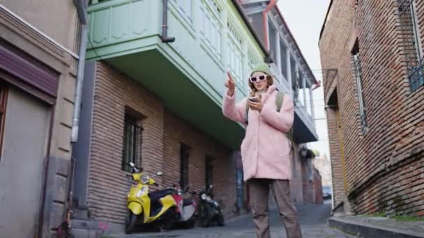 Stylish Woman Traveler Looks Online Maps Her Mobile Phone Wants — Stock Video