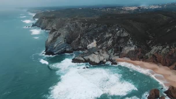 Скалистое Побережье Атлантического Океана Португалии Высоты Птичьего Полета Вид Воздуха — стоковое видео