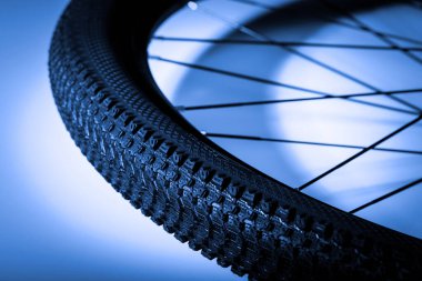 Closeup the wheel of the moutain bike.