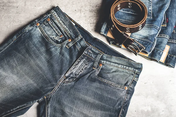 Nombreux Jeans Bleus Sur Fond Béton Jeans Homme Mode Denim — Photo