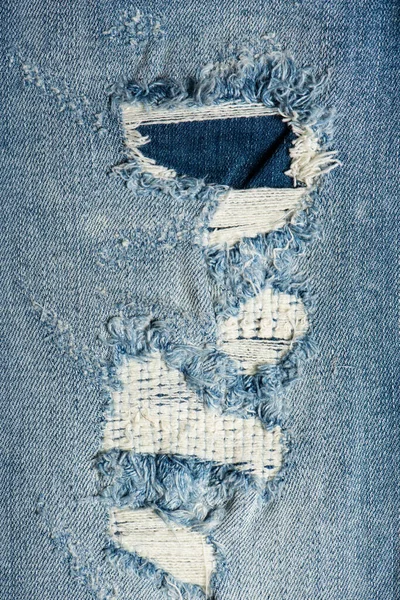 Zbliżenie Rozdartych Dżinsów Jeansowa Faktura Jeansów Moda Niebieskie Dżinsy Jeansowe — Zdjęcie stockowe