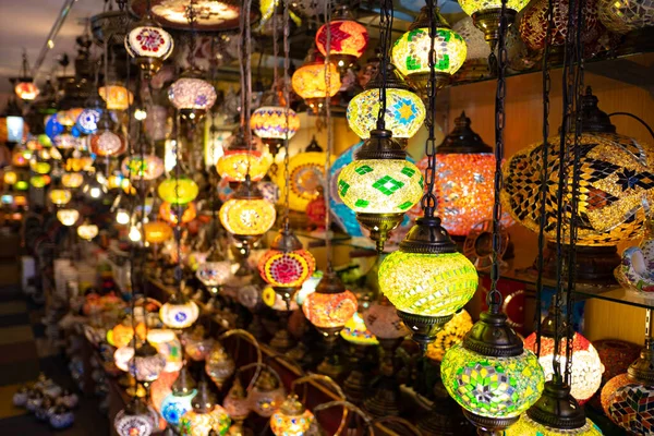 Kolorowe Lampy Tureckie Latarnie Wiszące Sklepie Lampami Sprzedaż — Zdjęcie stockowe