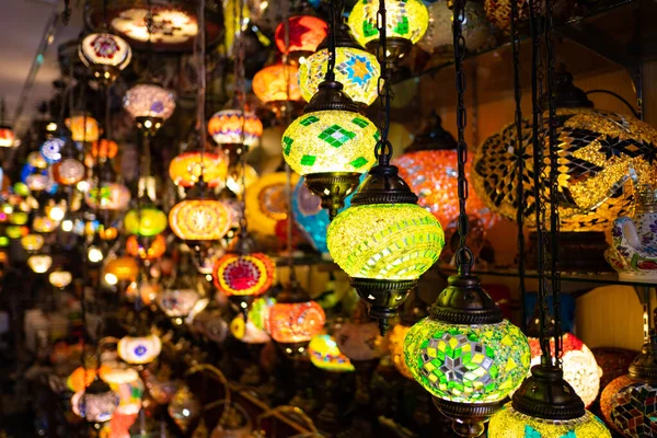 Kolorowe Lampy Tureckie Latarnie Wiszące Sklepie Lampami Sprzedaż — Zdjęcie stockowe