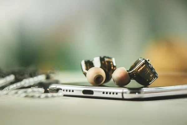 Ενσύρματα Ακουστικά Για Smartphone Και Άλλους Παίκτες Επιλεκτική Εστίαση Στα — Φωτογραφία Αρχείου