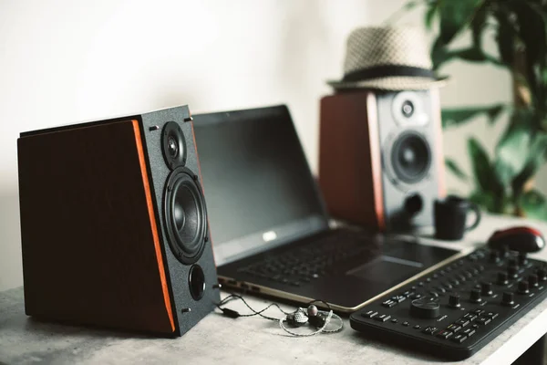 Workstation Speakers Computer Studio Desktop Home Office Selective Focus Speaker — Stock Photo, Image