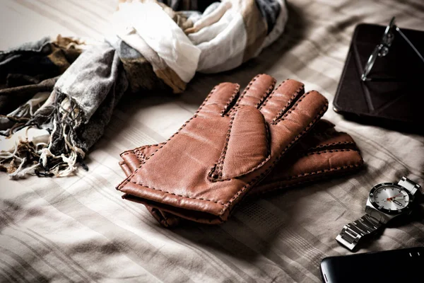 Een Paar Bruine Leren Handschoenen Voor Heren Andere Accessoires Voor — Stockfoto