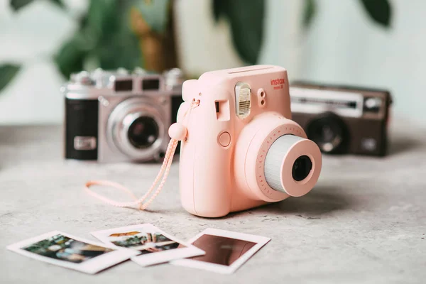 Bangkok Thailand October 2019 Pink Fujifilm Instax Mini Instant Camera — 图库照片