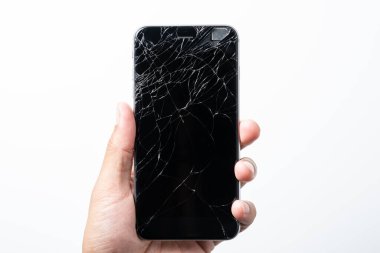 Kırık akıllı telefondaki kırık ekranı kapat.