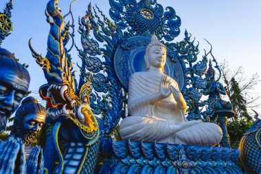 Wat Rong Suea 10 veya Chiang Rai Mavi Tapınağı, Tayland 'ın Chiang Rai bölgesindeki Rim Kok bölgesinde..