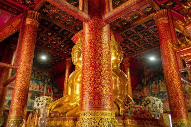 Wat Phumin (Phumin Tapınağı) 'nın içindeki altın Buda resmi, Tayland' ın Nan eyaletindeki ünlü antik tapınak..