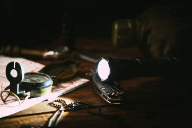 Günlük Taşıma için siyah cep feneri (EDC).