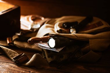 Günlük Taşıma için siyah cep feneri (EDC).