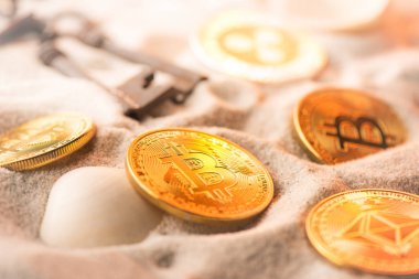 Kumsaldaki altın kripto para birimini kapat..