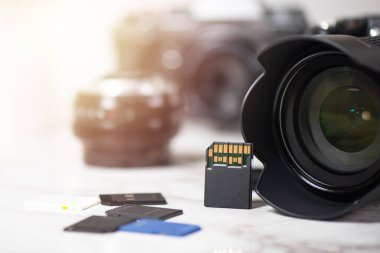 USH-II arayüzü olan SD hafıza kartı, kamera ve bilgisayar gibi elektronik aygıtlar için depolama. 