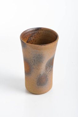 Japon tarzı çömlek beyaz arkaplan üzerinde izole.