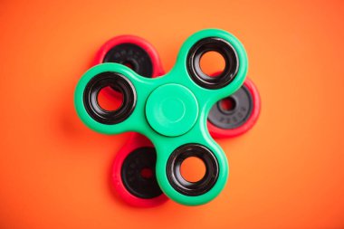 Plastik hareketli döner oyuncak, stres ve endişe giderici oyuncak.