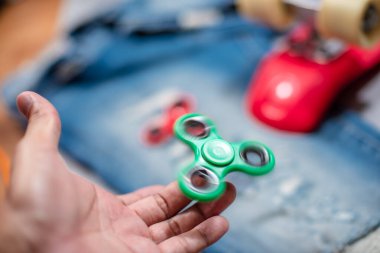 Plastik hareketli döner oyuncak, stres ve endişe giderici oyuncak.