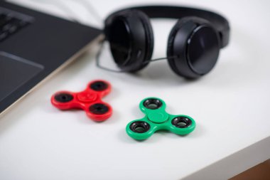 Plastik hareketli döner oyuncak, stres ve endişe giderici oyuncak.